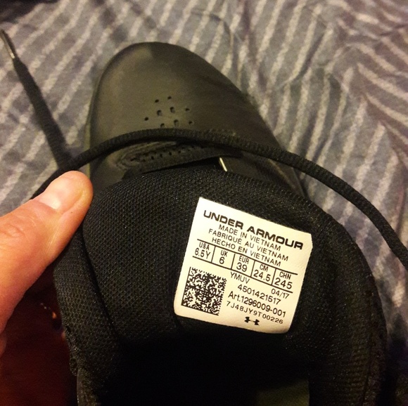 Under Armour Basketball Shoes - Picture 3 of 3
